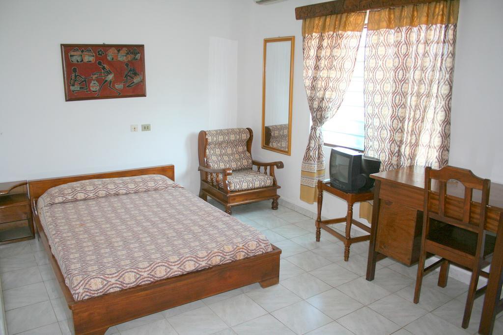 Hotel Aurore Ломе Екстериор снимка