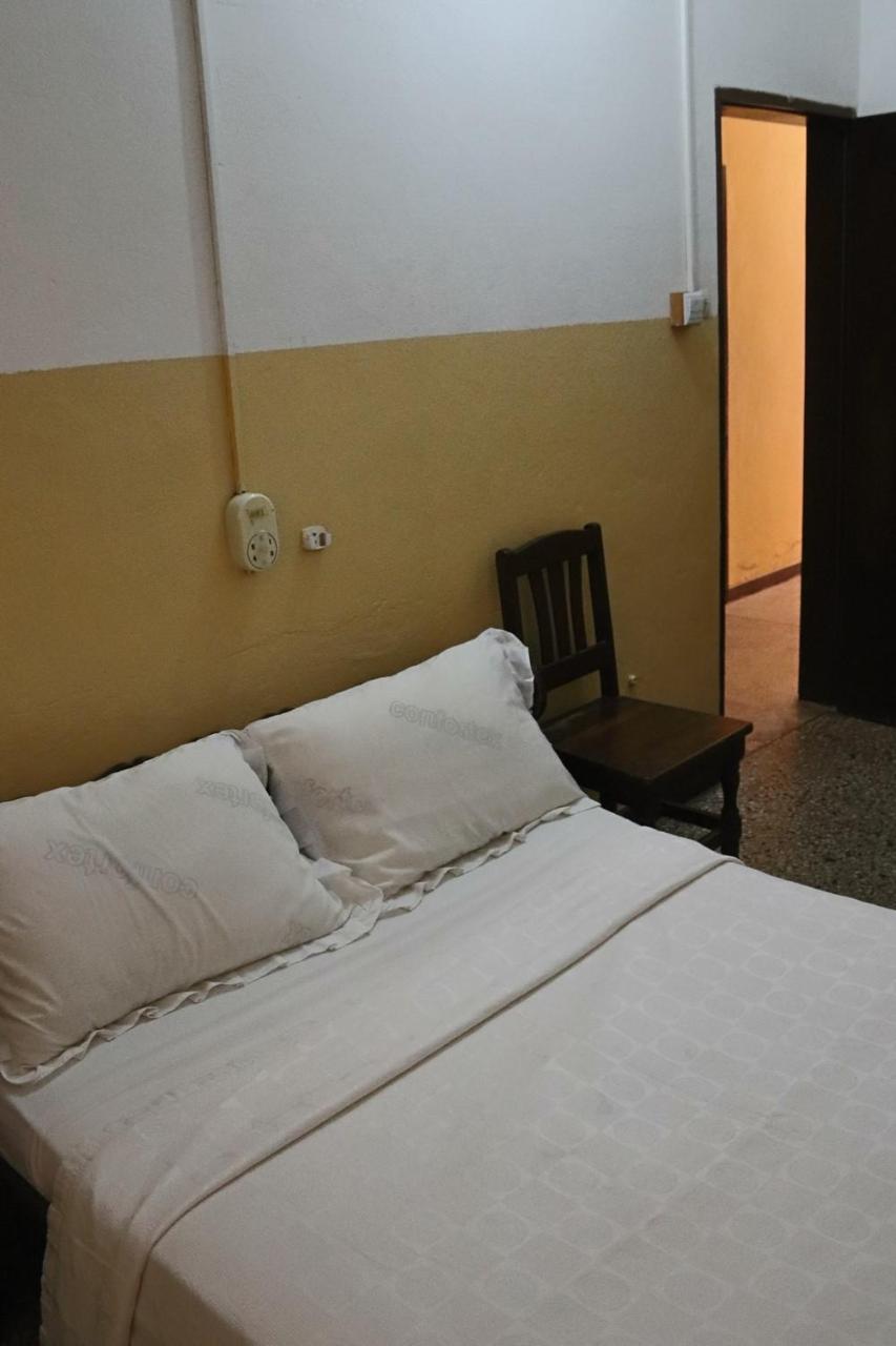 Hotel Aurore Ломе Екстериор снимка