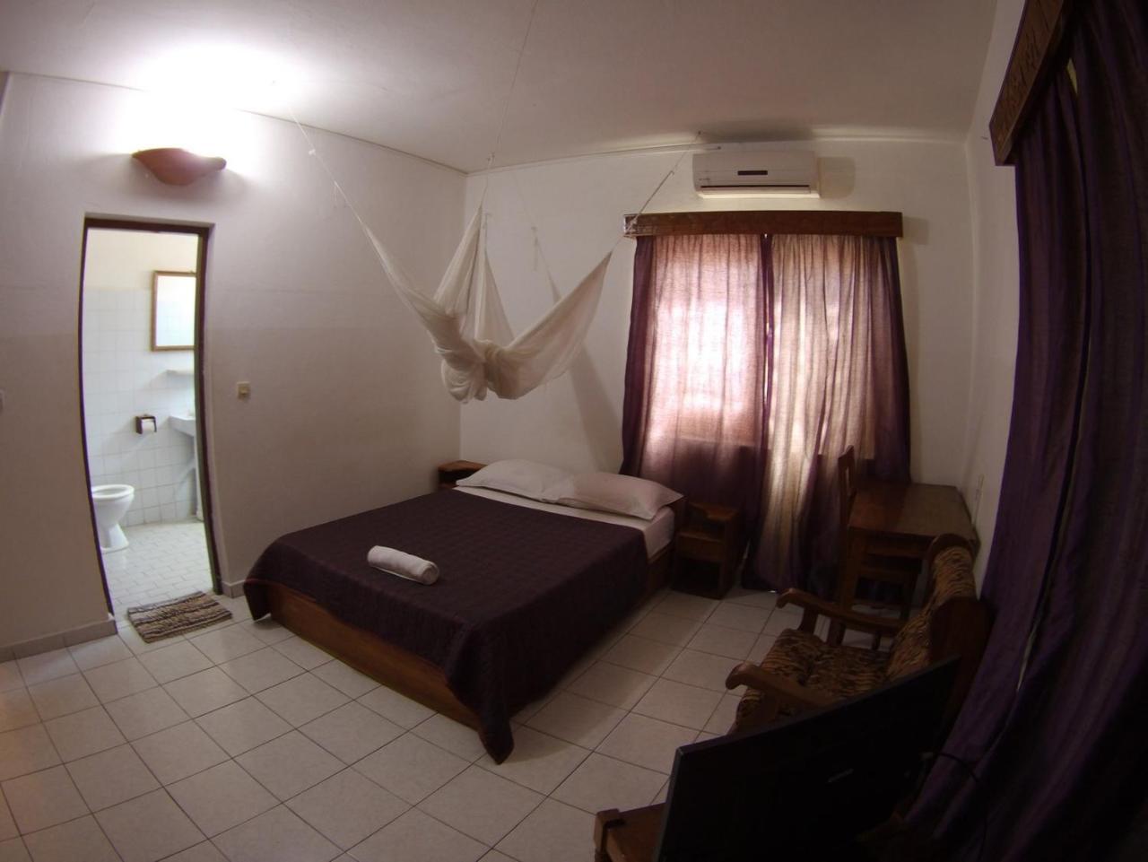 Hotel Aurore Ломе Екстериор снимка